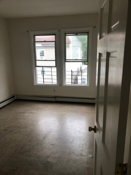Building Photo - 495 S 18th St