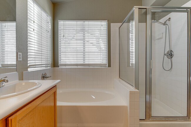 Building Photo - WONDERFUL 3 BEDROOM PLUS DEN 1 STORY HOME. CASITA WITH OWN BATHROOM! GATED COMMUNITY!