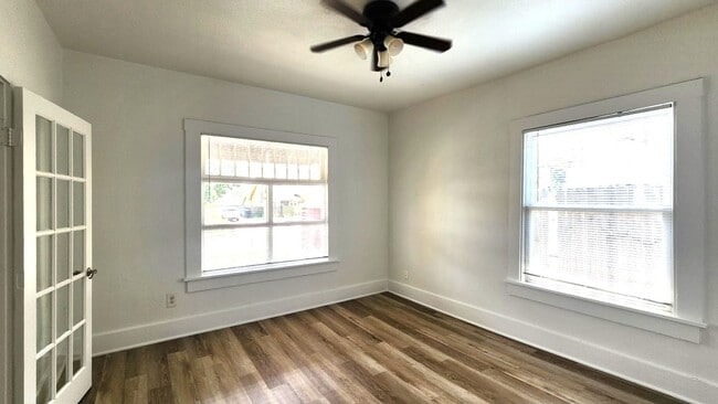 Building Photo - 2 BED 1 BATH CENTRAL PARK ADDITION NEAR PA...