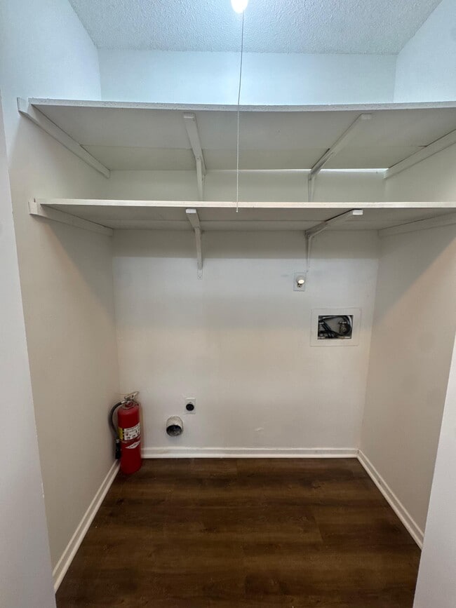 Building Photo - 3090 S Wesley Ct