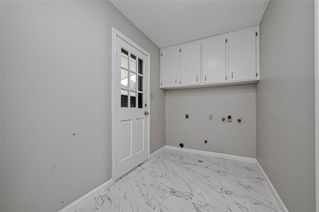 Building Photo - 26414 Maplewood Dr
