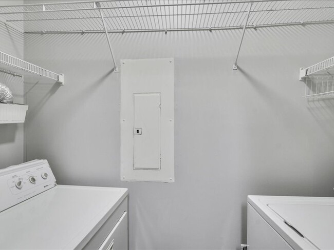 Laundry Room off the kitchen - 534 Eagle Pointe Dr