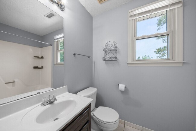 Building Photo - Nice Home on Cul-Du-Sac Large Backyard clo...