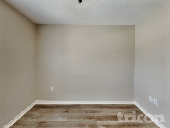 Building Photo - 1532 Wallace Manor Ave