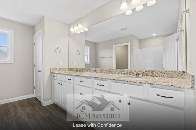 Building Photo - 905 Camden Ct