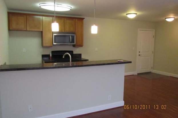 Building Photo - 10982 Roebling Ave