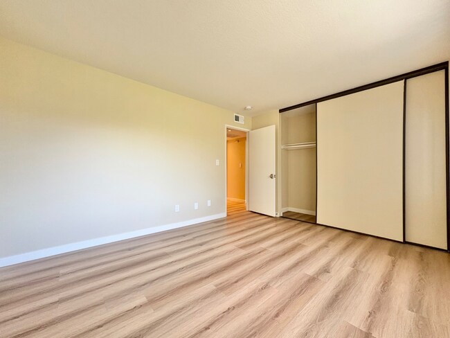 Building Photo - 14544 Burbank Blvd