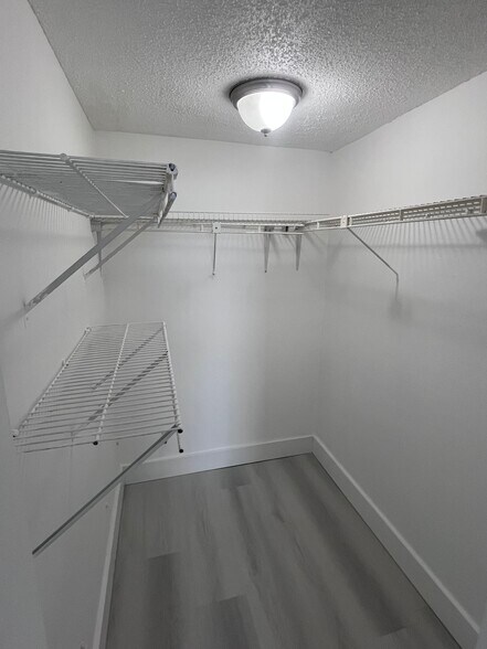 Building Photo - 13499 Biscayne Blvd