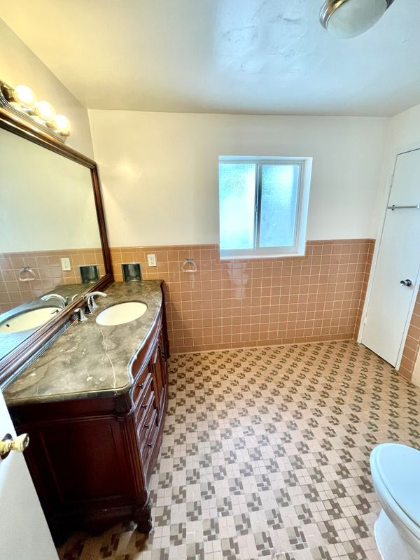 Building Photo - 4430 W Broward Blvd