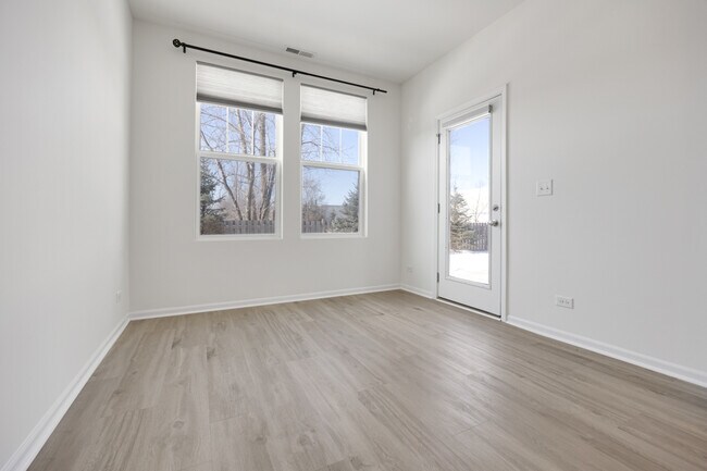 Building Photo - 537 Watercress Dr