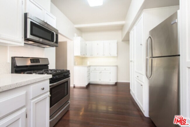 Building Photo - 751 Croft Ave