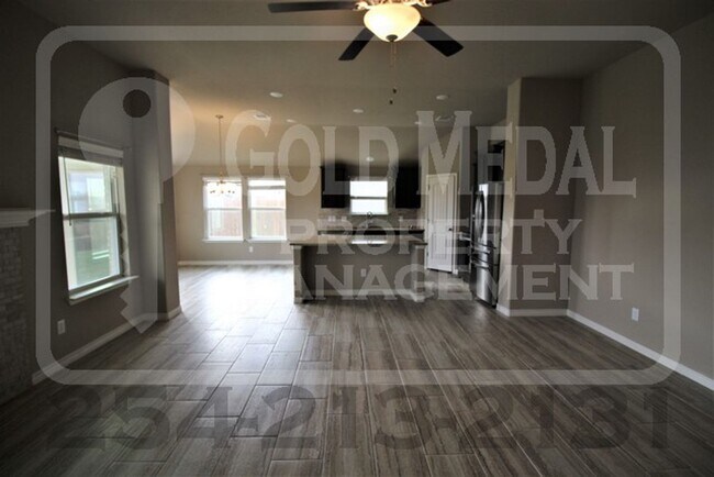 Building Photo - Charming 3-bed, 2-bath home now available ...