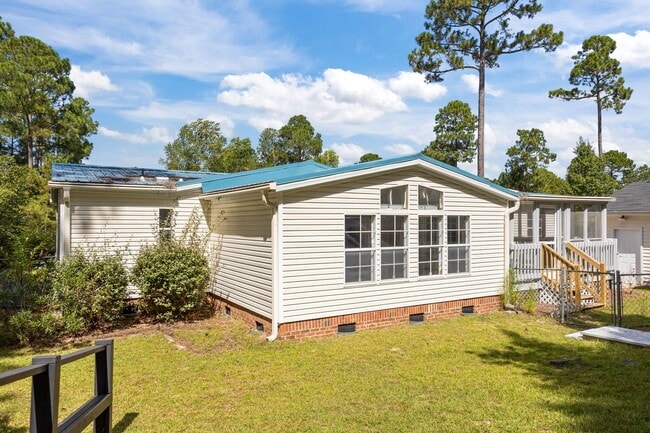 Building Photo - 4 bedroom 2 bathroom spacious home!