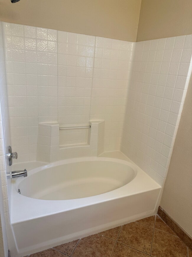 Building Photo - "Stylish and Spacious 3-Bed Home in Las Vegas with over 1500 sqft on a corner lot