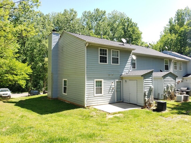 Building Photo - 3908 Briarhill Dr