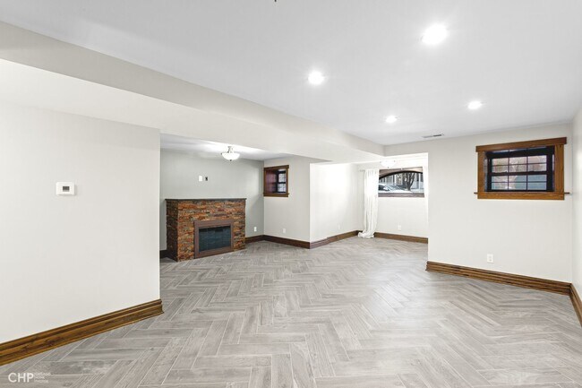 Building Photo - 5859 N Magnolia Ave