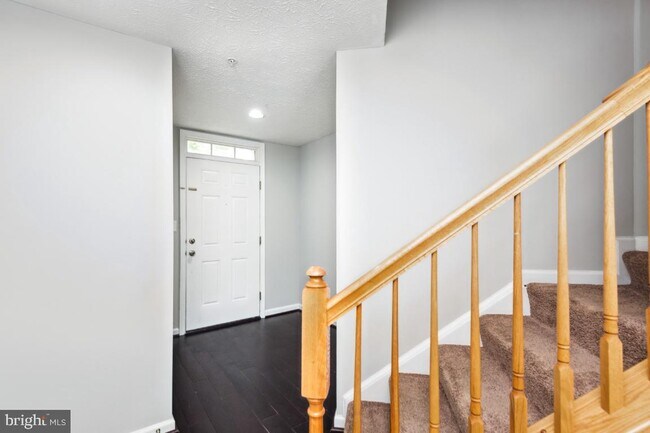 Building Photo - 1442 Pangbourne Way