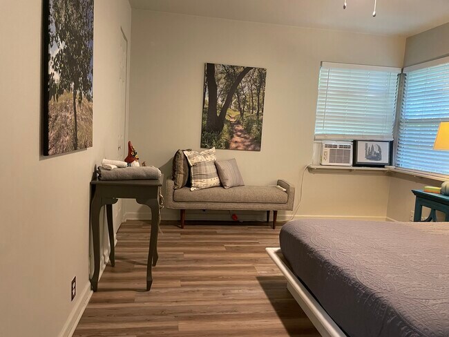 Building Photo - Furnished Room Rentals 4-6 month rental