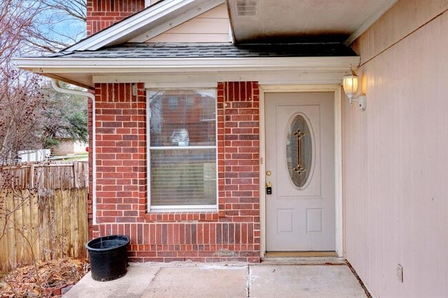 Primary Photo - 1100 Silverton Ct