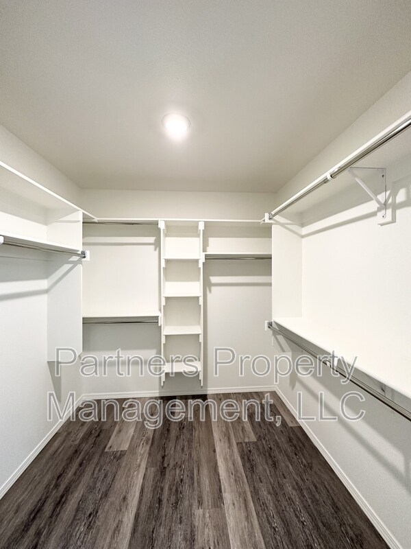 Building Photo - 1079 S Benchmark Ln