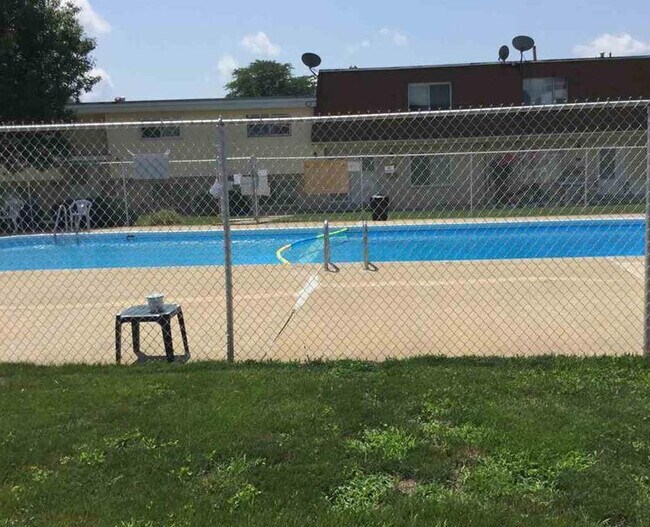 Building Photo - 620 S 4th Ave