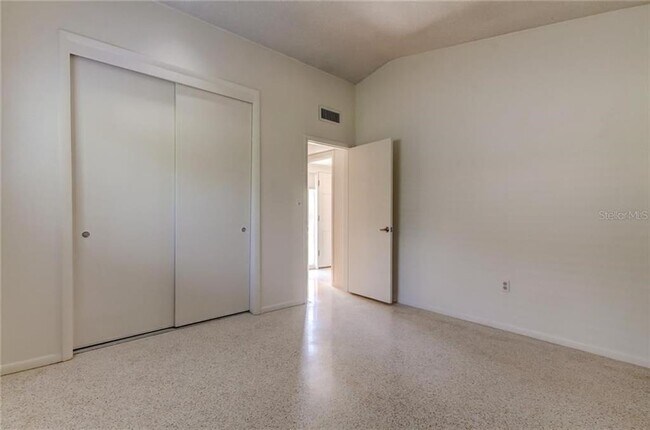 Building Photo - 1126 Woodcrest Ave