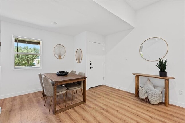Building Photo - 6807 Woodhue Dr
