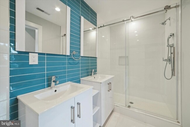 Building Photo - 1405 Frankford Ave