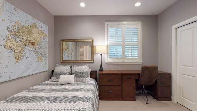 Building Photo - Issaquah highlands 5 bedroom plus Den and 5.5 bathroom newer home with a lot of amenities!!!  A m...