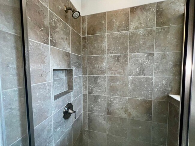 Building Photo - SPECTACULAR MODERN HOME!!Relaxing water views from the back of this beautiful home- MOVE IN Septe...