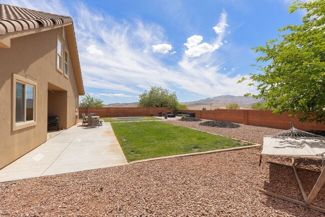 Building Photo - 225 Falcon Ct