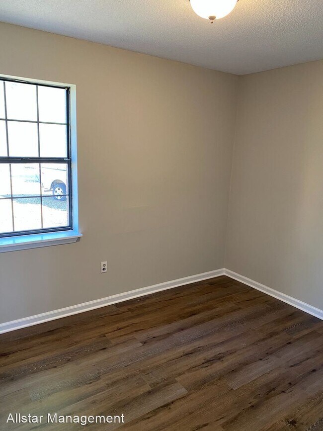 Building Photo - 3 br, 1.5 bath House - 103 Browning St