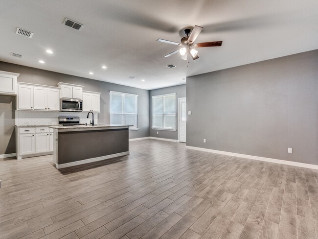 Building Photo - 181 Driftoak Dr