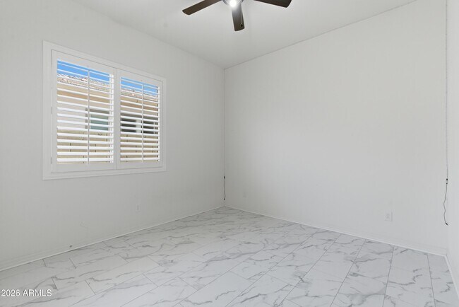 Building Photo - 1083 E Holland Park Dr
