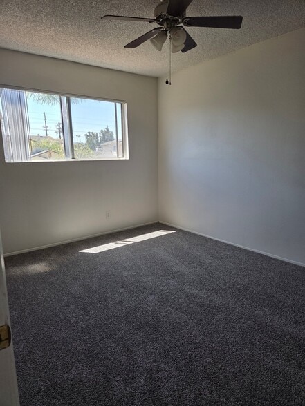 Building Photo - 995 N Mollison Ave