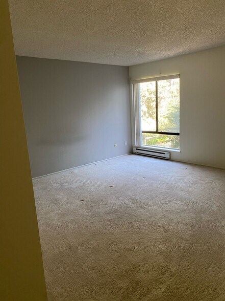 Building Photo - 4 Admiral Dr