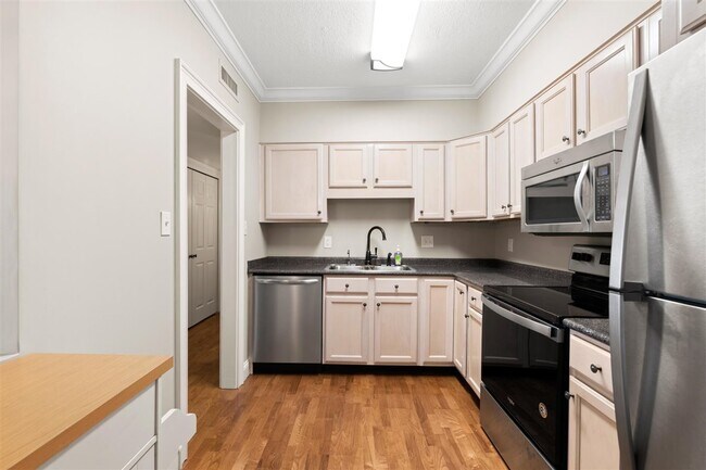 Building Photo - 5709 Lyons View Pike