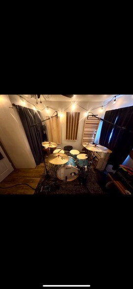 Master x Lower 5x7 bonus room - 2661 Newell St