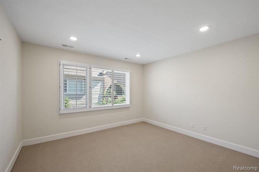 Building Photo - 3782 Pine Lake Knoll Dr