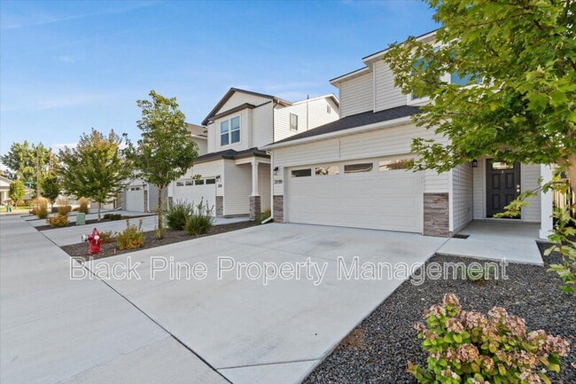 Building Photo - 3098 N Lochness Ave