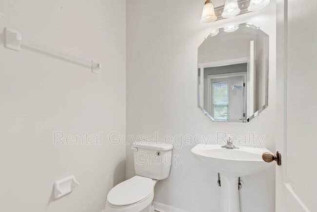 Building Photo - 402 Hearthside Ct