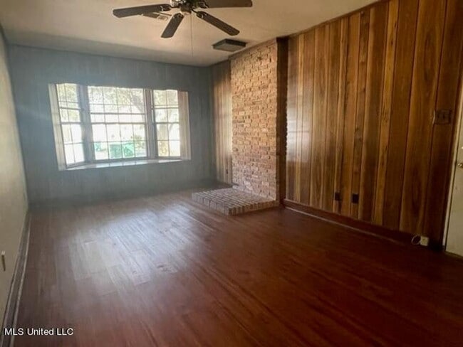 Building Photo - 3 Bed 1.5 Bath in Gulfport