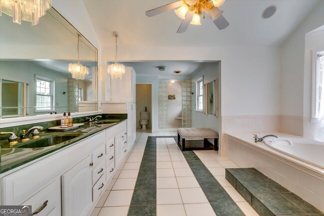 Building Photo - 193 S Kite Lake Rd