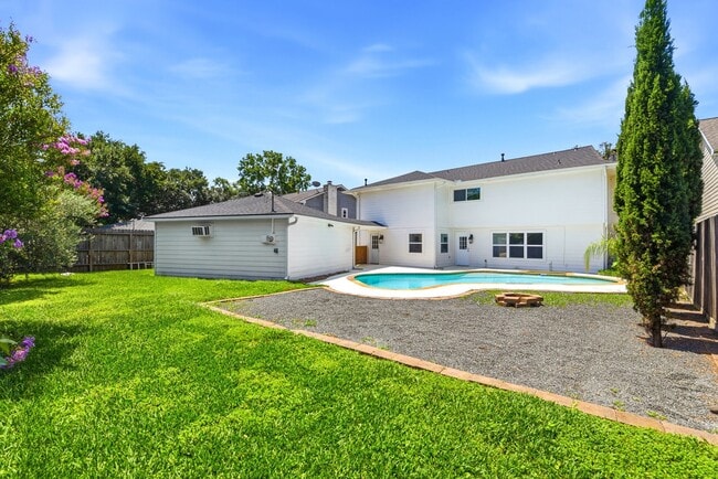 Building Photo - 4810 Bayou Vista Dr