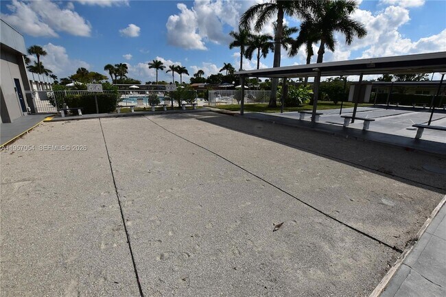 Building Photo - 2750 Emory Dr W