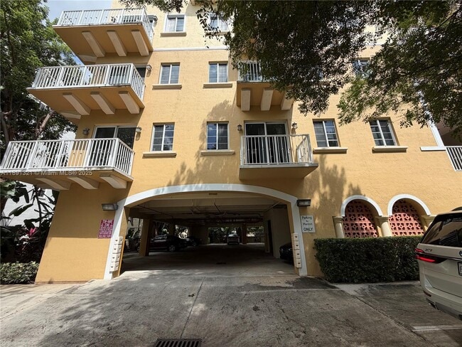 Building Photo - 107 Mendoza Ave
