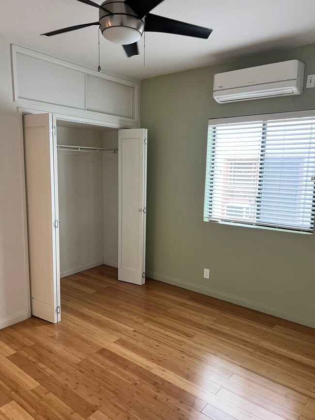 Building Photo - 453 S Chicago St