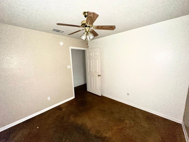 Building Photo - Available Now! 3 Bedroom 2 Bath in Killeen Tx