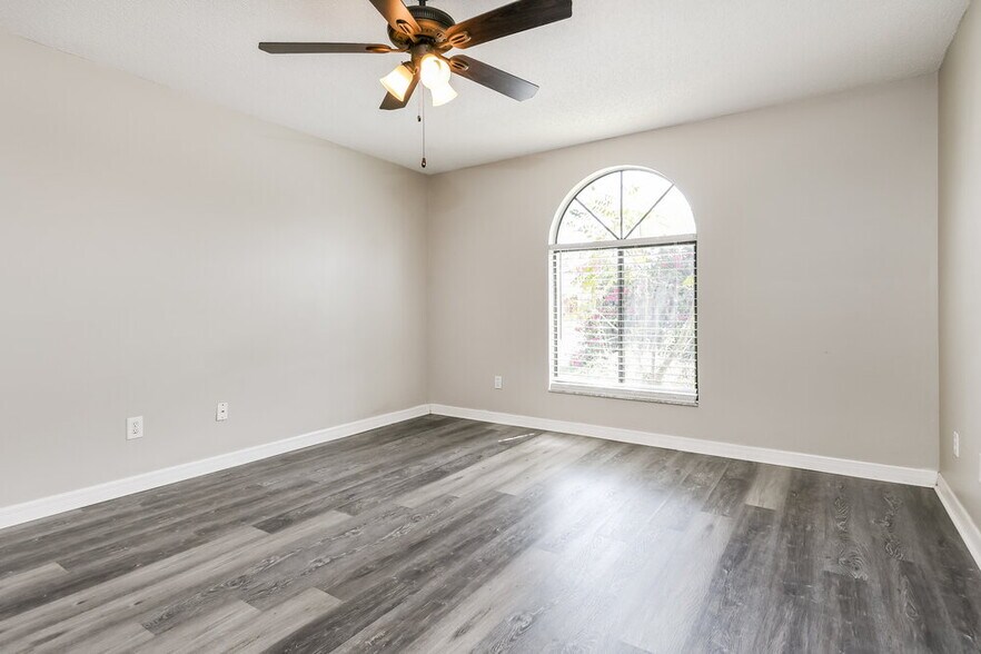 Building Photo - 2629 Saffron Dr