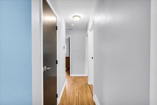Building Photo - Charming Madison Heights Home with Garage and Fenced Yard